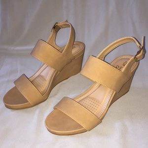 TOP Moda Comfort Heels! Tan